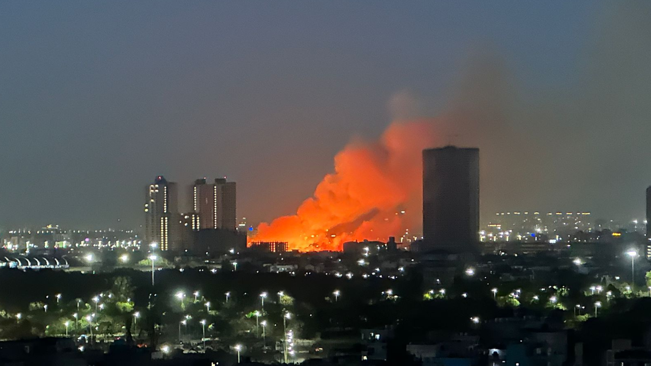 Massive Fire In Noida: Fire Breaks Out In Noida, Reason Unknown, People Post Photos And Videos On Social Media | Noida News