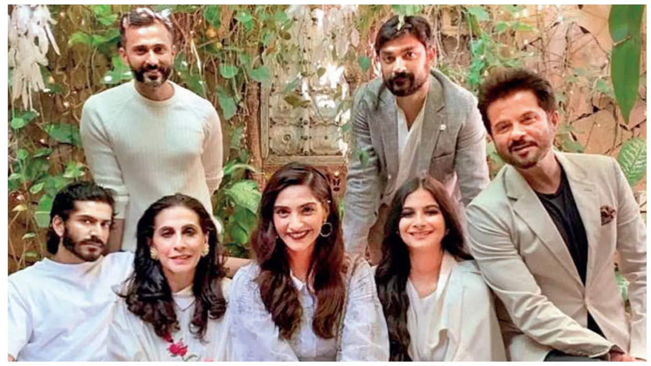 Sunita Kapoor Birthday: Anil Kapoor, Sonam And Anand Ahuja, Rhea Kapoor Keep It Small And Sweet | WATCH