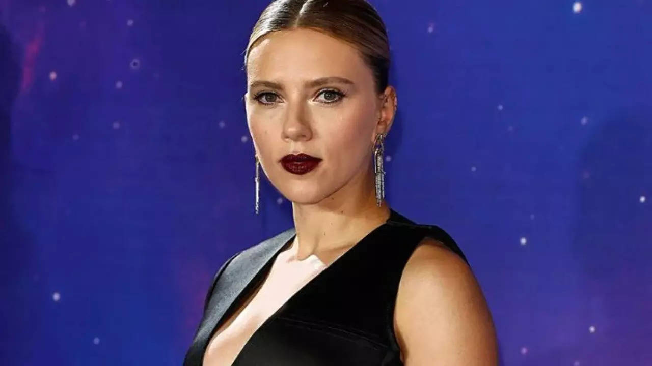 Scarlett Johansson In Talks For New Jurassic World Movie