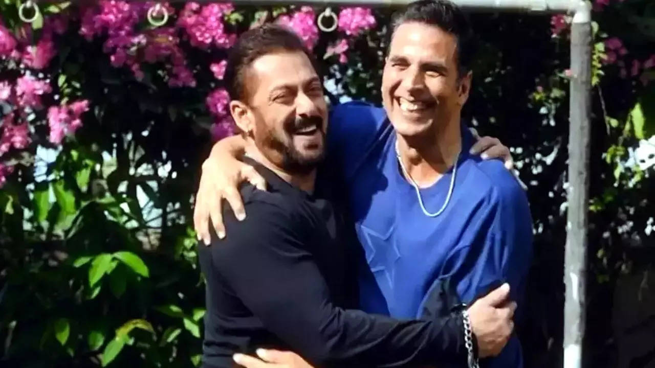 Salman Khan Cheers For Akshay Kumar, Tiger Shroff's Bade Miyan Chote Miyan: Break Tiger, Sultan Record