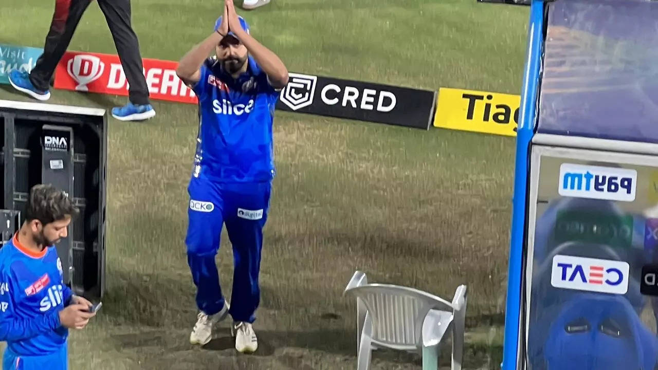 Rohit Sharma Doffs His Hat To Hyderabad Crowd After Electrifying Chants