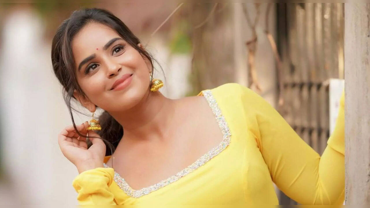  சுடிதார் அணிந்து வந்த சொர்க்கமே.. சீரியல் நடிகை கண்மணி மனோகரன் க்ளிக்ஸ்! 