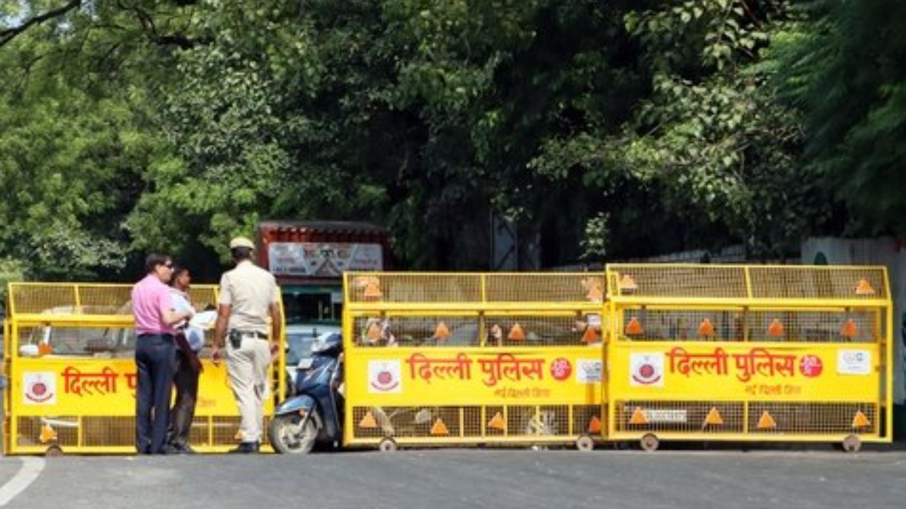 delhi police barricade