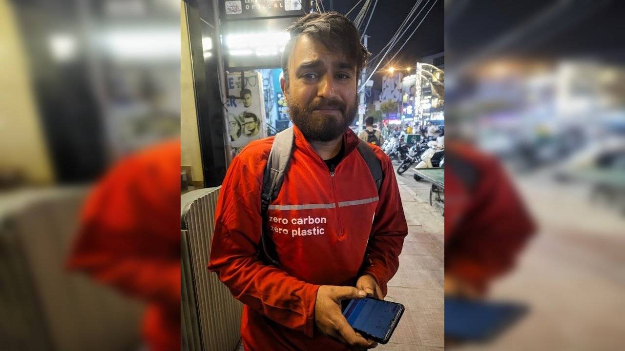 Zomato Delivery Man Breaks Down Over Blocked Account