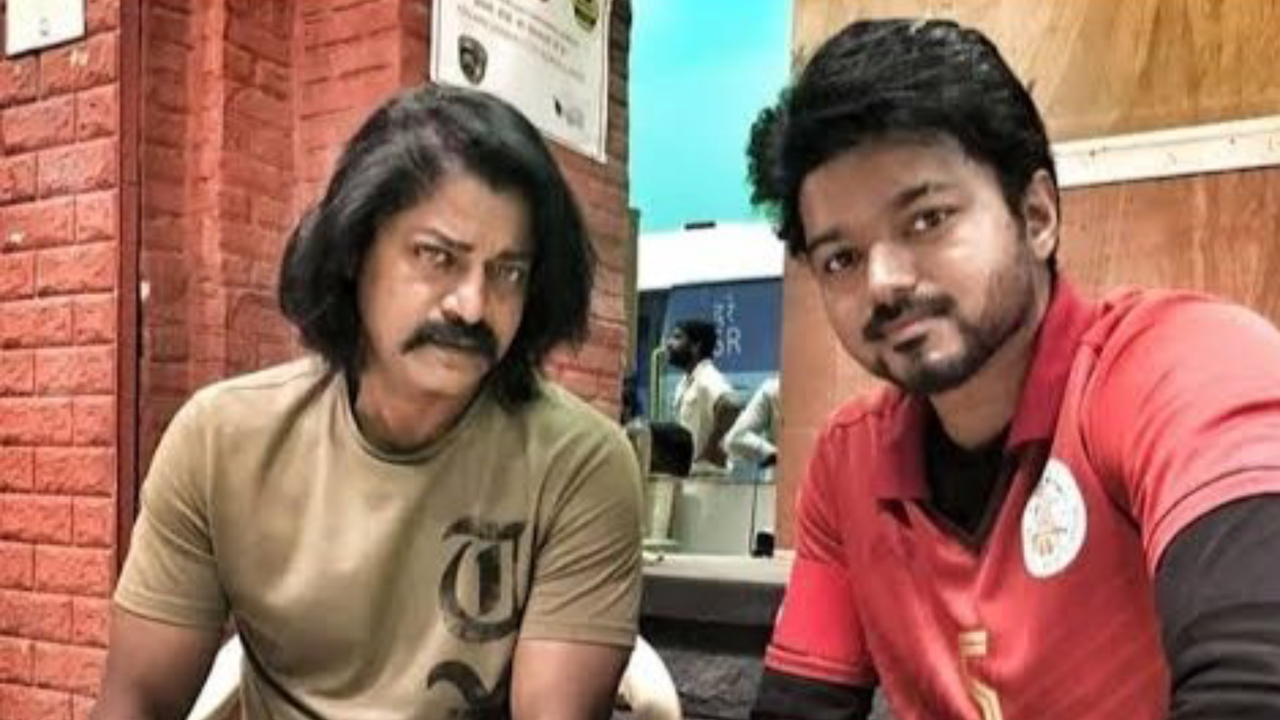 Daniel Balaji(L) with Actor Vijay