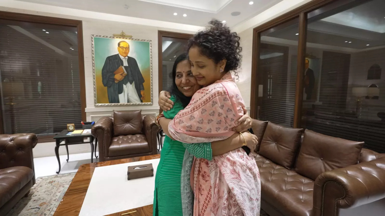 Kalpana Soren met Sunita Kejriwal in Delhi today