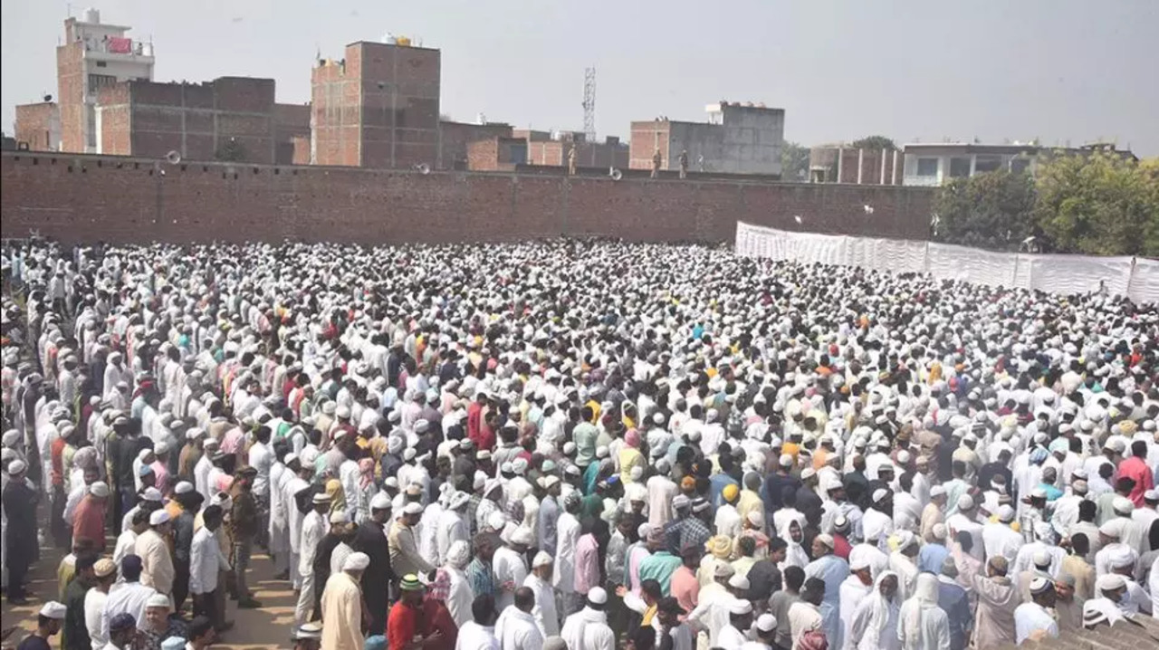 Thousands attended the funeral of Mukhtar Ansari