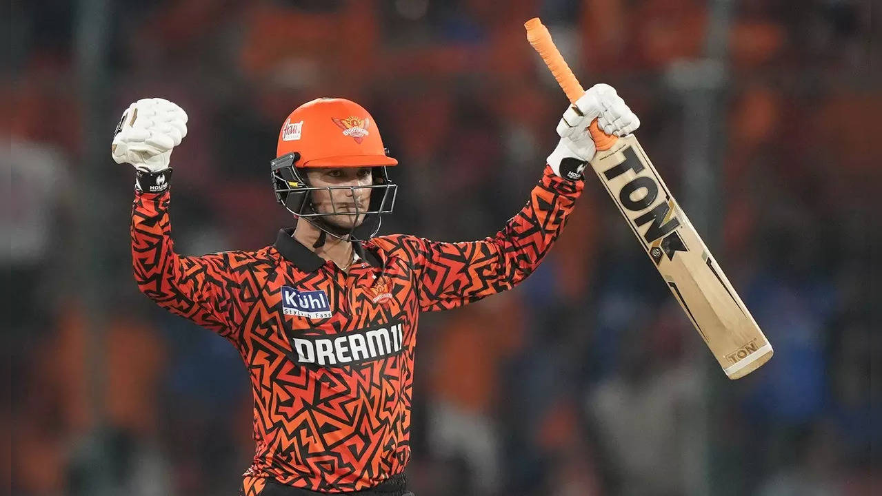 Abhishek Sharma needs 75 runs to complete 1000 runs in IPL for SRH