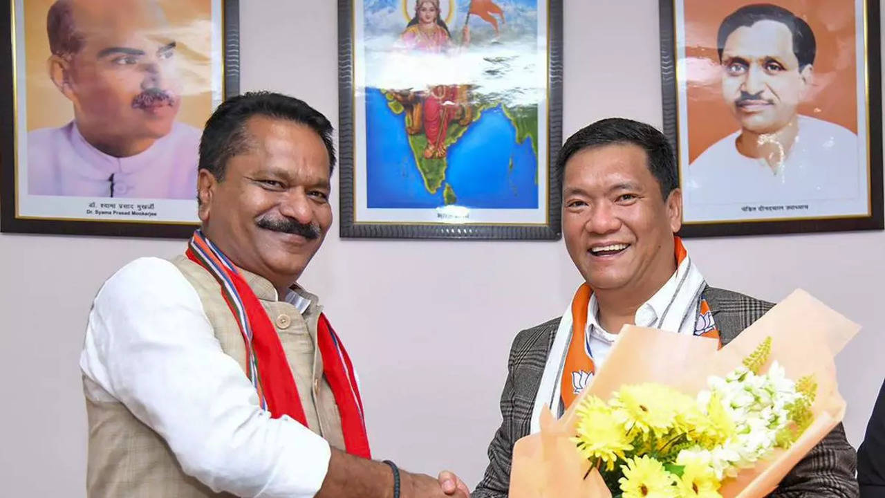 Arunchal Pradesh Chief Minister Pema Khandu being congratulated by BJP leader Ashok Singhal