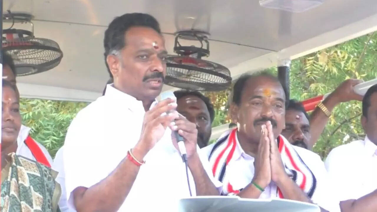 “தேர்தல் வந்தால்தான் ஜோதிமணியை தொகுதியில் பார்க்கமுடியுது” முன்னாள்