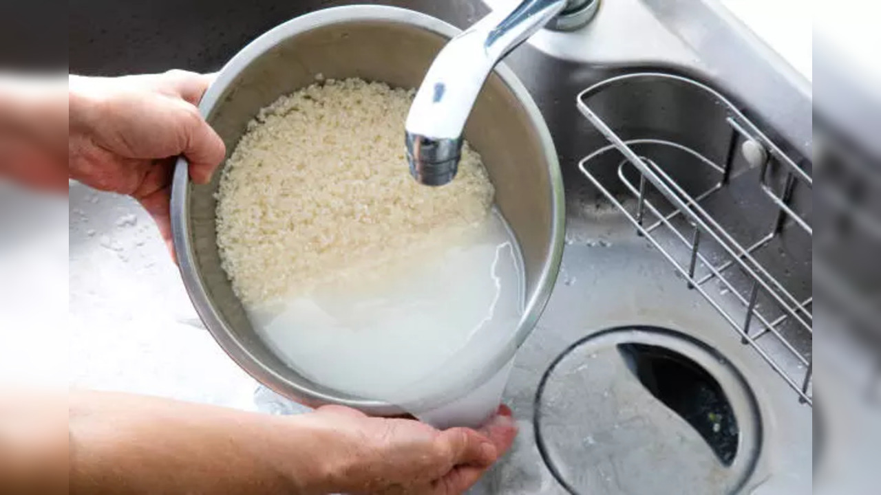 Washing rice