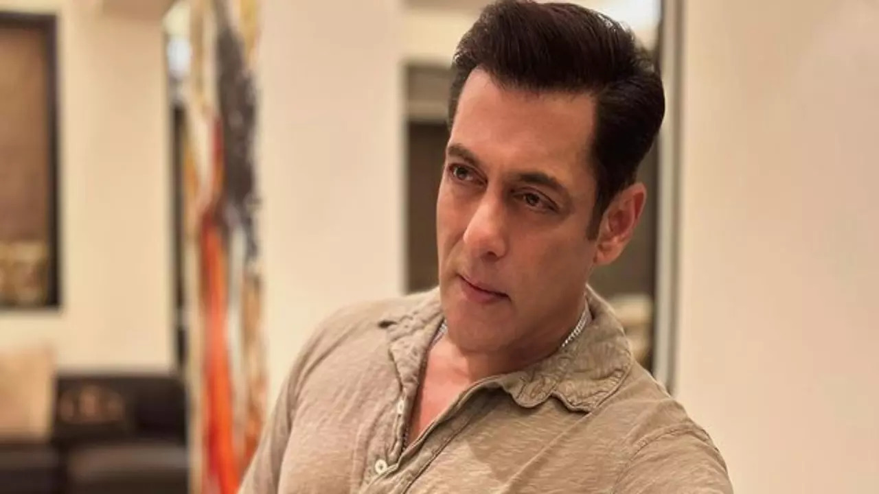 Salman Khan Spent Night At The Police Station During Hum Saath Saath Hain Shoot In Jodhpur, Reveals Co-Star
