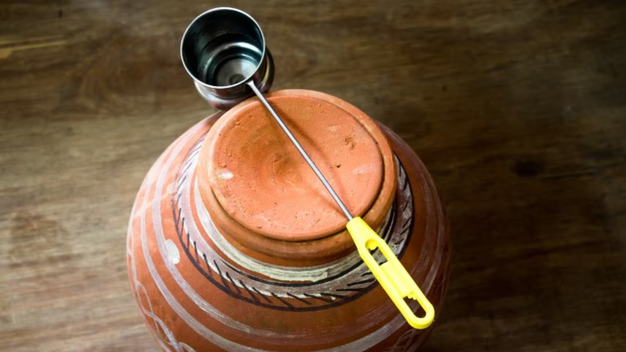 avoid these mistakes while drinking clay pot water in summer