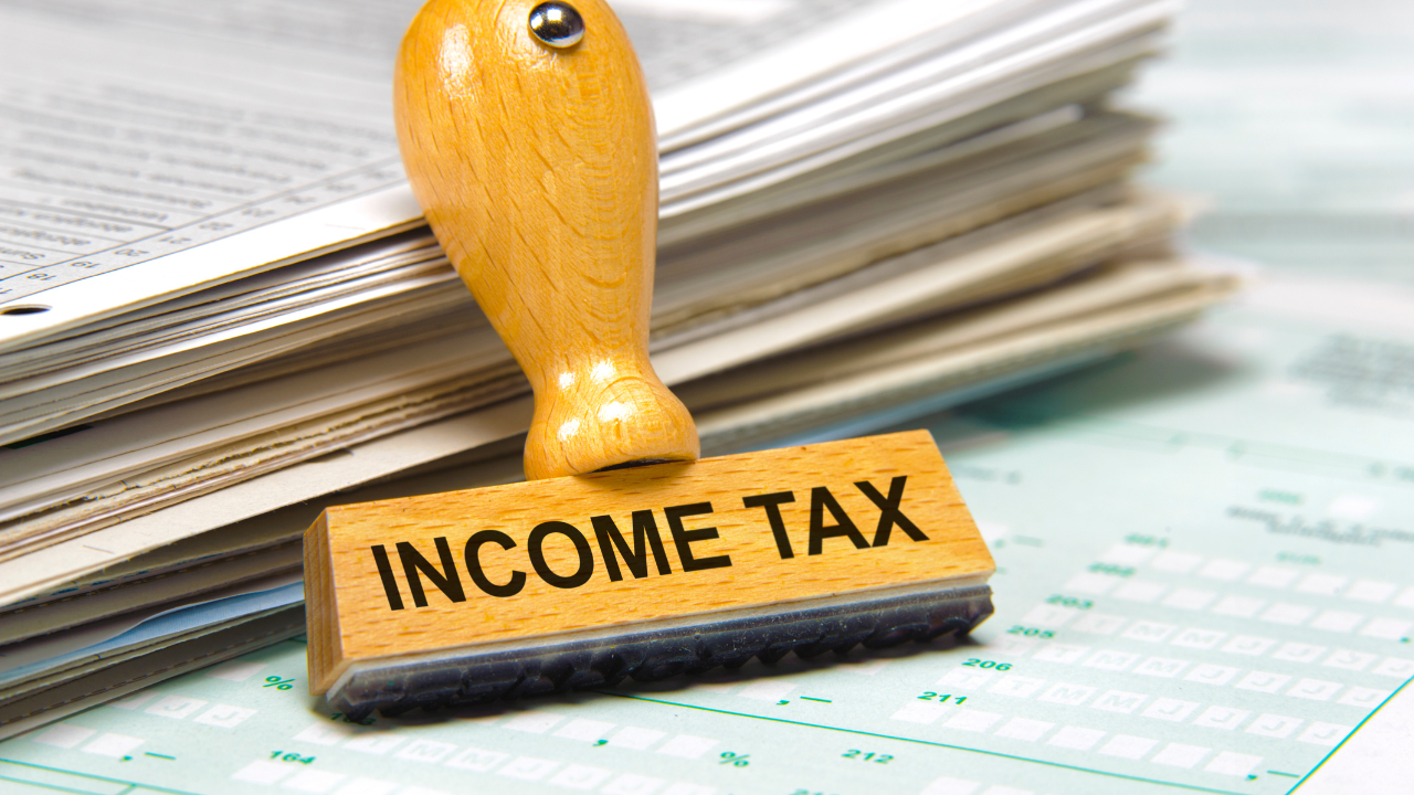 Income Tax Filing, ITR Deadline, July 31, Default Tax Regime,Late Fees,Penal Interest,Risk of Tax Evasion Charges,Filing an Updated or Modified Return