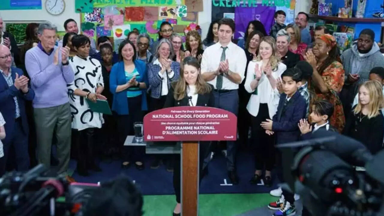  கனடா பள்ளிகளில் அரசு உணவு திட்டம்.. தமிழக அரசின் தொலைநோக்கு பார்வைக்கு கிடைத்த வெற்றி என திமுக பெருமிதம் 