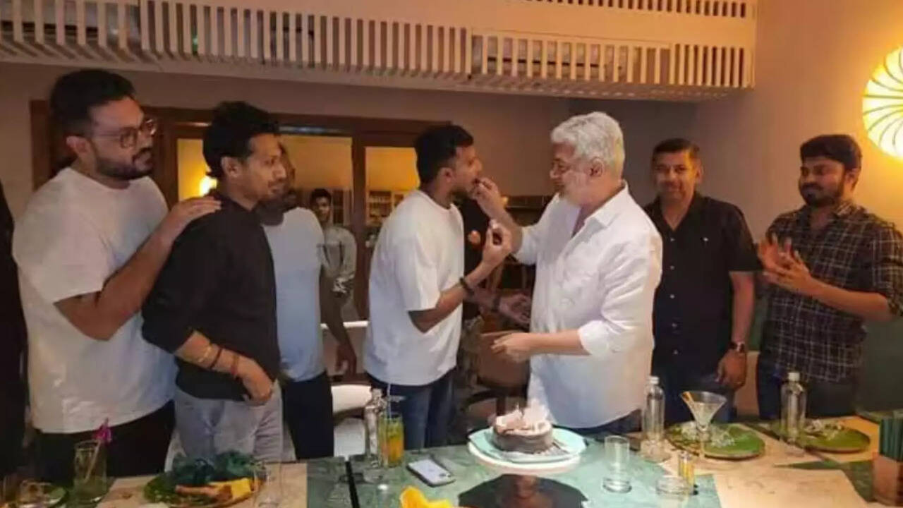  யார்க்கர் கிங் நடராஜன் பிறந்தநாள் பார்ட்டியில் சர்ப்ரைஸ் கொடுத்த தல அஜித்! 