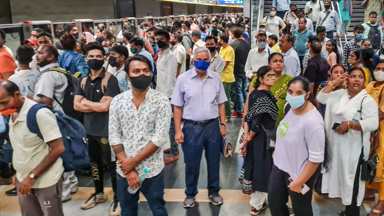 Mumbai Metro crowd