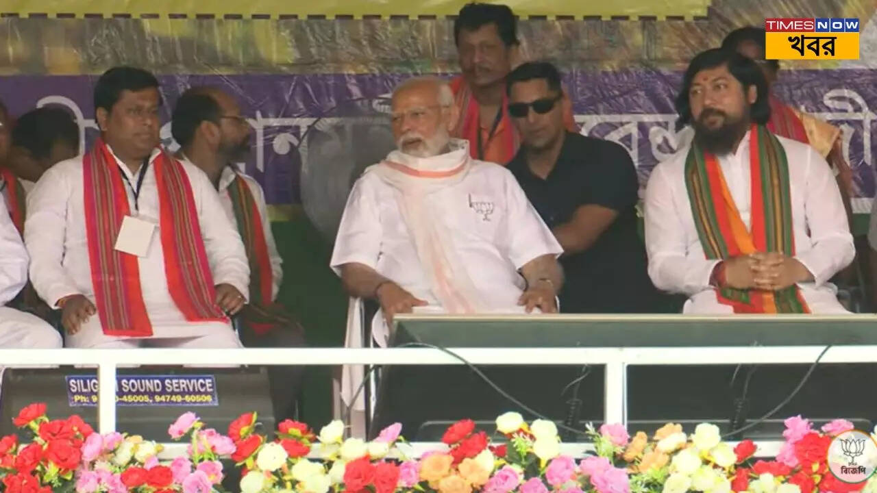 Narendra Modi: কোচবিহারে ভোট প্রচারে মোদী, মঞ্চ থেকে একের পর এক কাজের ...