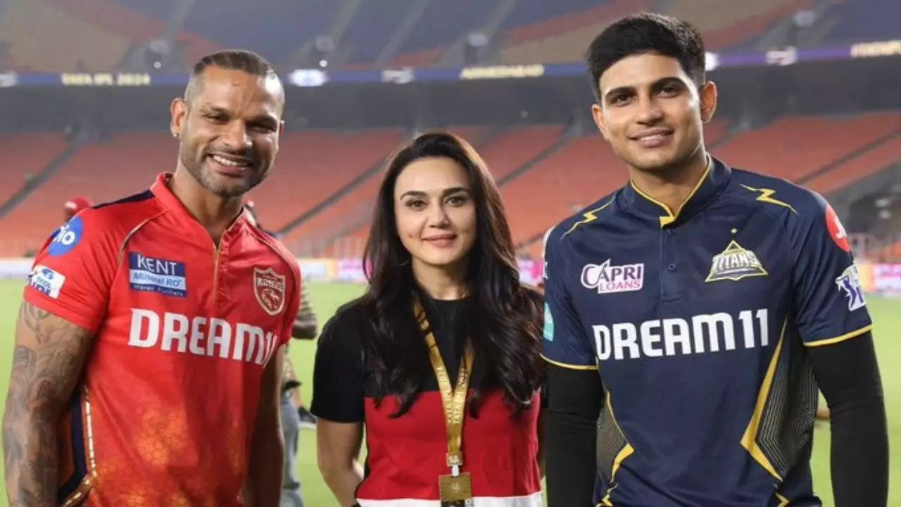 Preity Zinta happily poses with Shubman Gill, Shikhar Dhawan post GT vs PBKS match