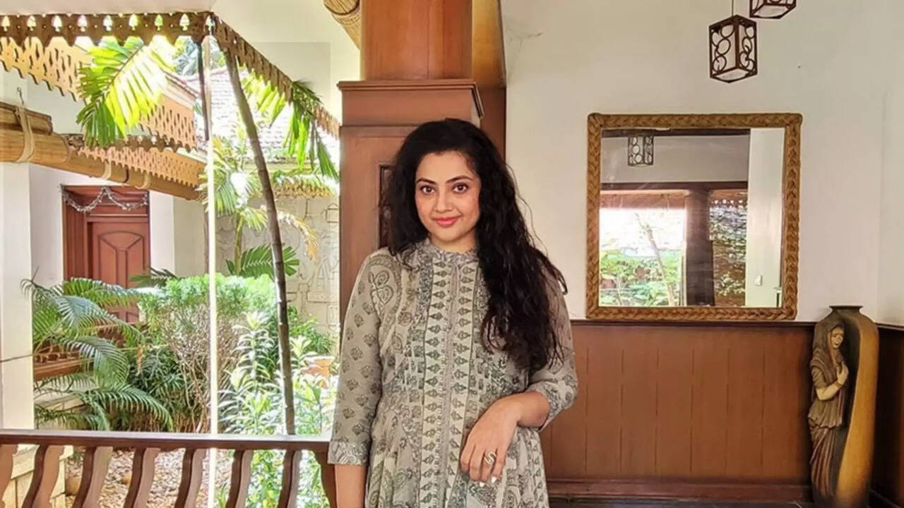  Meena: நடிகை மீனாவின் சொத்து மதிப்பு இத்தனை கோடியா.. கேரளா ஸ்டைலில் சென்னையில் கட்டியிருக்கும் வீடு தெரியுமா? 