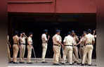 मुंबई पोलिसांचं मिशन अलिबाबा; कधी भाजी विक्रेता तर कधी पोस्टमन आरोपींना पकडण्यासाठी पोलिसांचं वेशांतर
