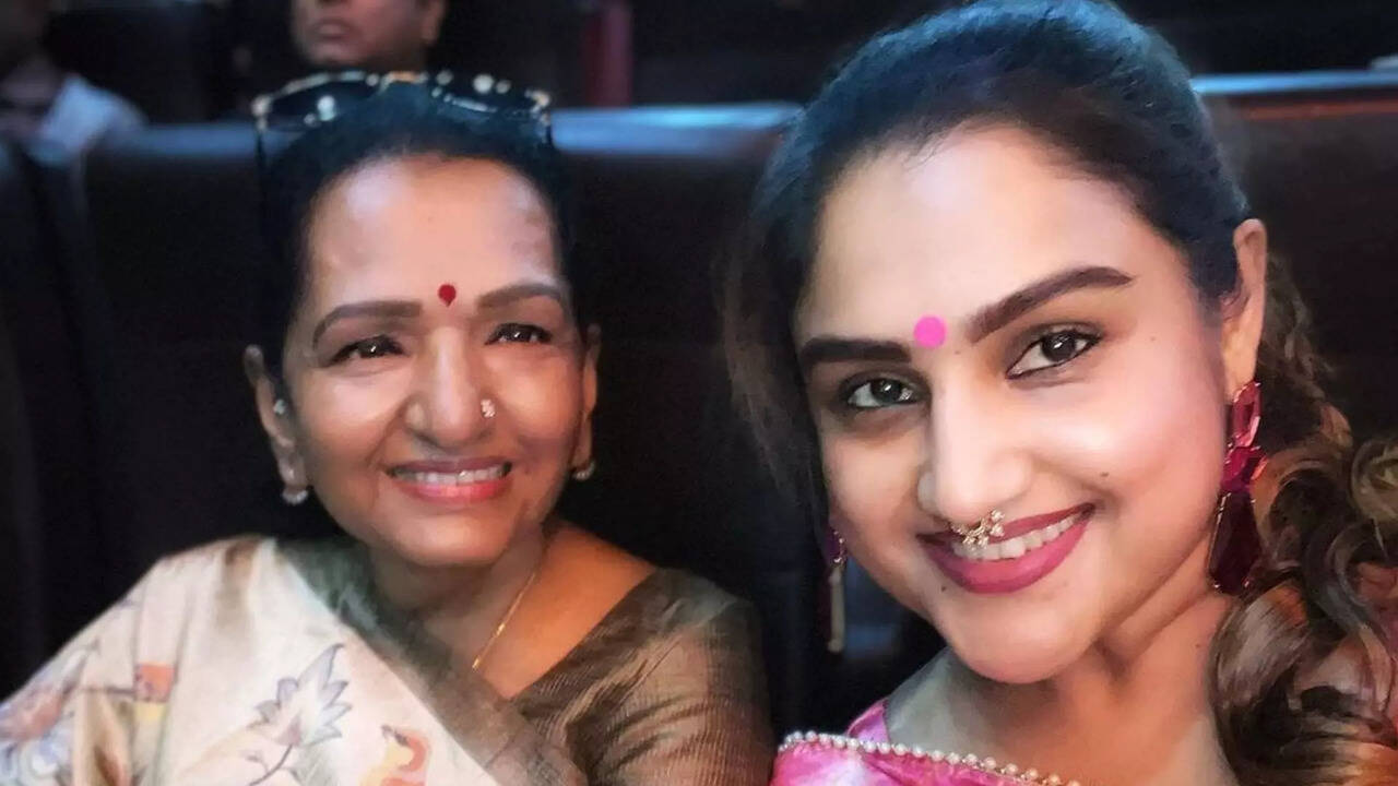  தன் மகளுக்காக விஜய் அம்மா செய்த விஷயம்.. சோபா அத்தைக்கு மனமுருகி நன்றி சொன்ன வனிதா! 