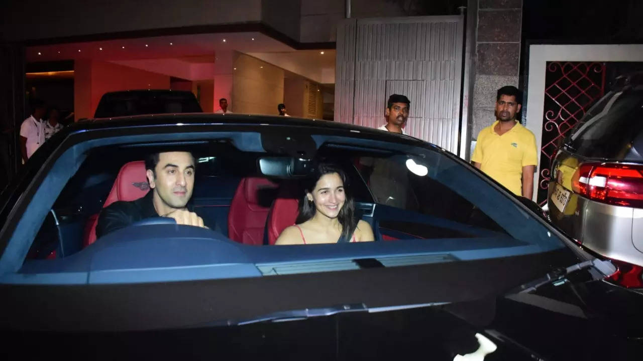 Ranbir Kapoor Tells Pap 'Aaja Andar Baith Jaa' As He Drives New Car With Wife Alia Bhatt.  Watch