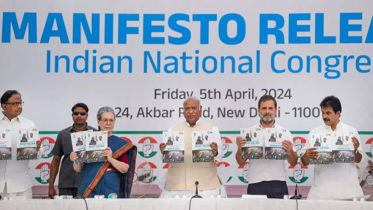 Congress manifesto compared to Muslim League's Manifesto