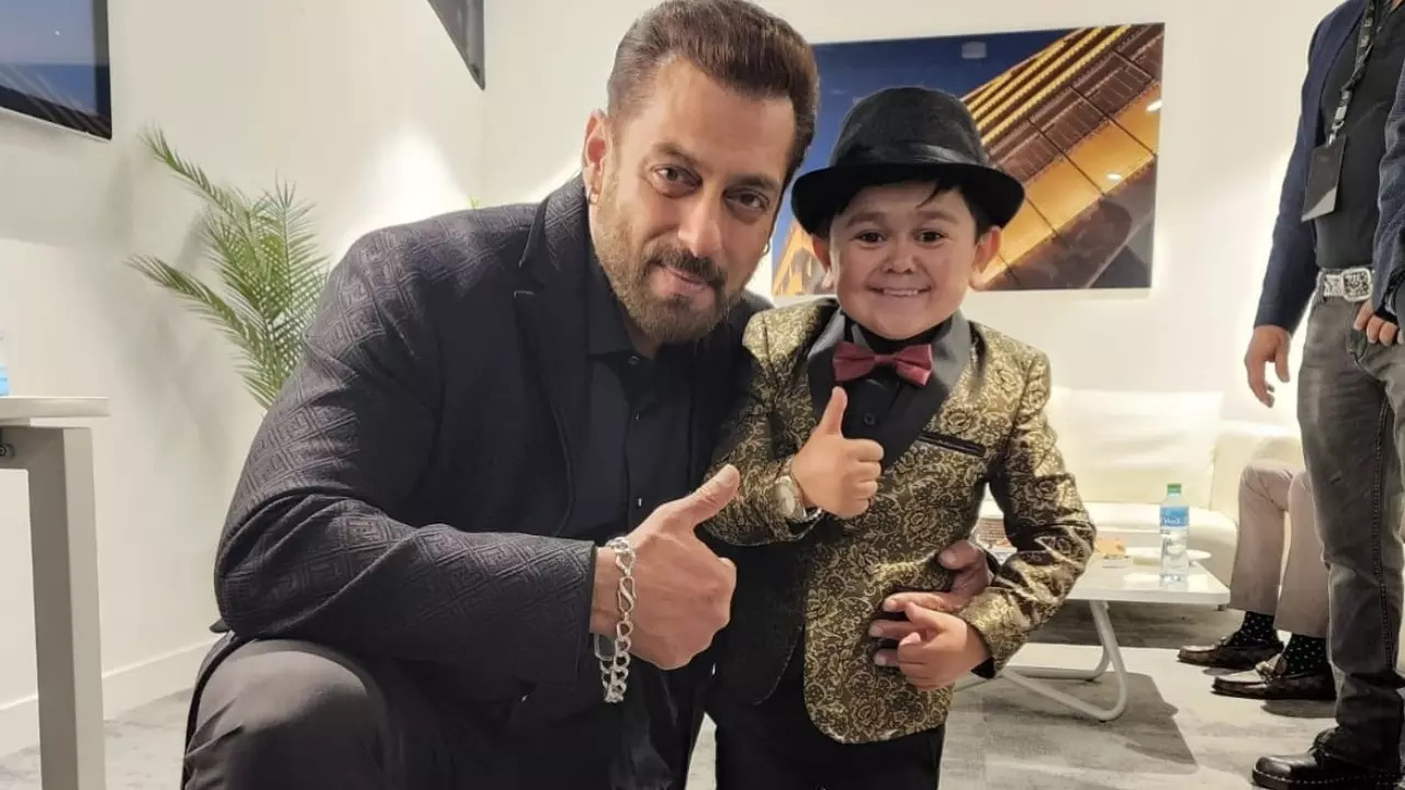 Bigg Boss 16’s Abdu Rozik Strikes A Fun Pose With Salman Khan, Hints At Collaboration - See Pic