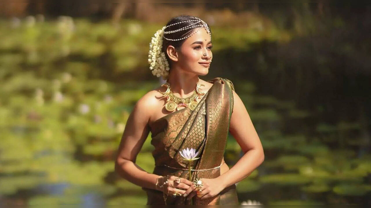  ராதா, ராதிகா, ரம்யா கிருஷ்ணன் வரிசையில் பாண்டியன் ஸ்டோர்ஸ் காவ்யா! 