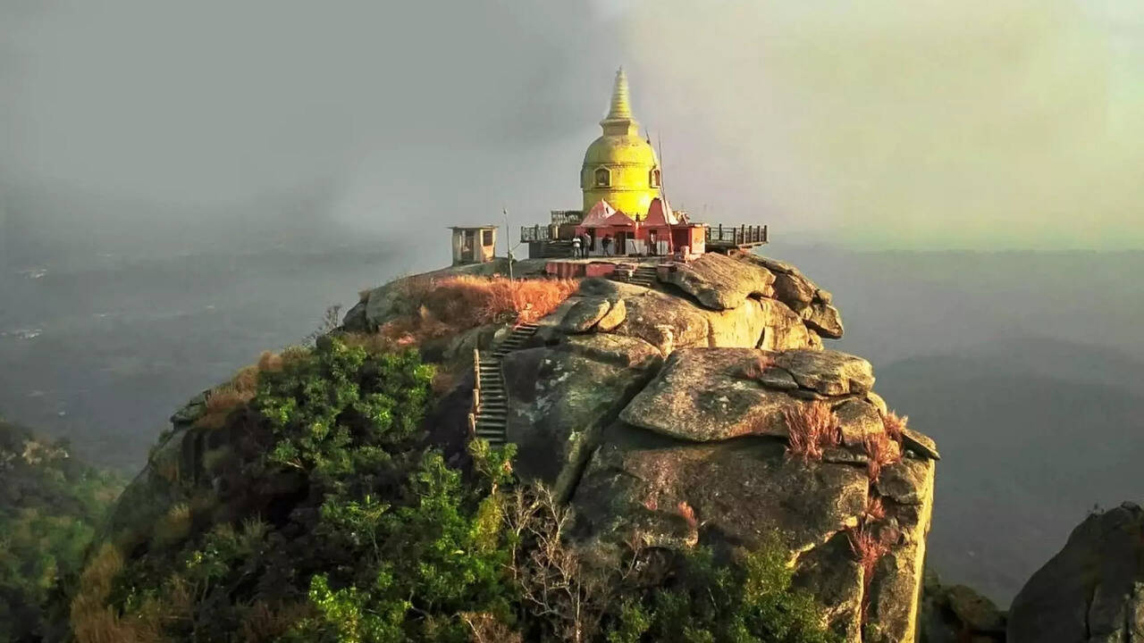  ஆவிகள் குடியிருக்கும் மர்ம மலை.. நள்ளிரவு 12 மணிக்கு நடக்கும் ஸ்பெஷல் பூஜை! 