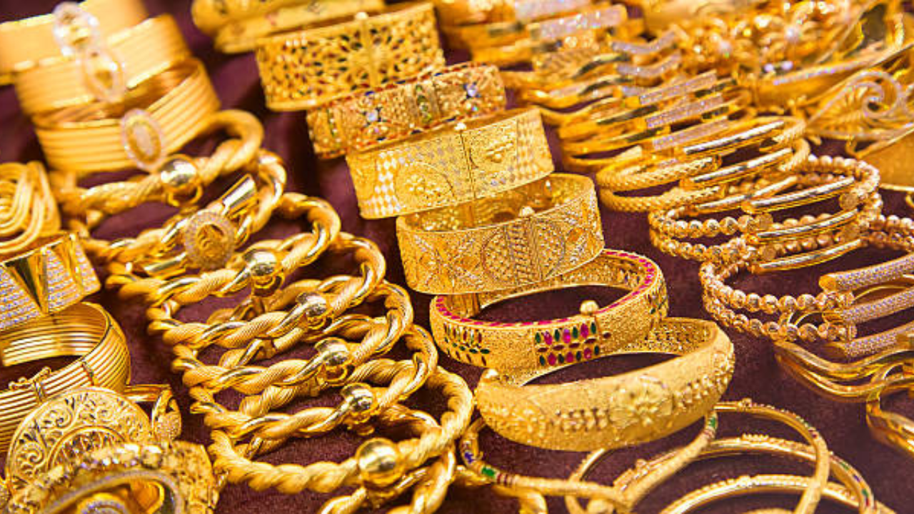 Gold Emerges as Haven Amidst Geopolitical Turbulence