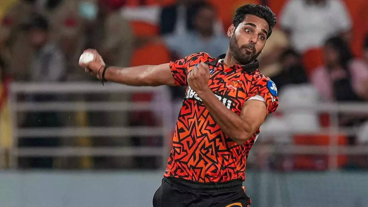  IPL வரலாற்றில் உலக சாதனை படைத்த புவனேஷ்வர் குமார்.. ஒரே ஆட்டத்தில் இத்தனை சாதனைகளா? 