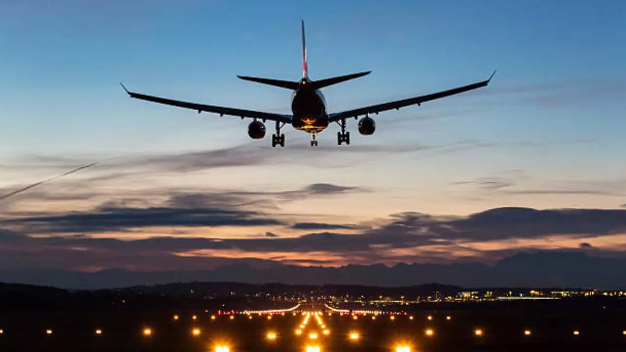 Austrian Airlines Suspends Flights To Iran: Austrian Airlines Suspends Flights To Iran For 6 Days After Country Asks Citizens To Leave Tehran | Europe News - Vimarsana News