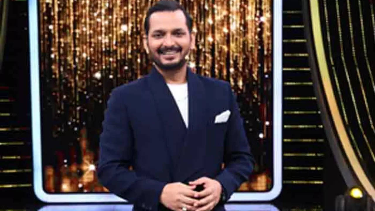 Madness Machayenge: Paritosh Tripathi Turns Host As 'TRP Mama'