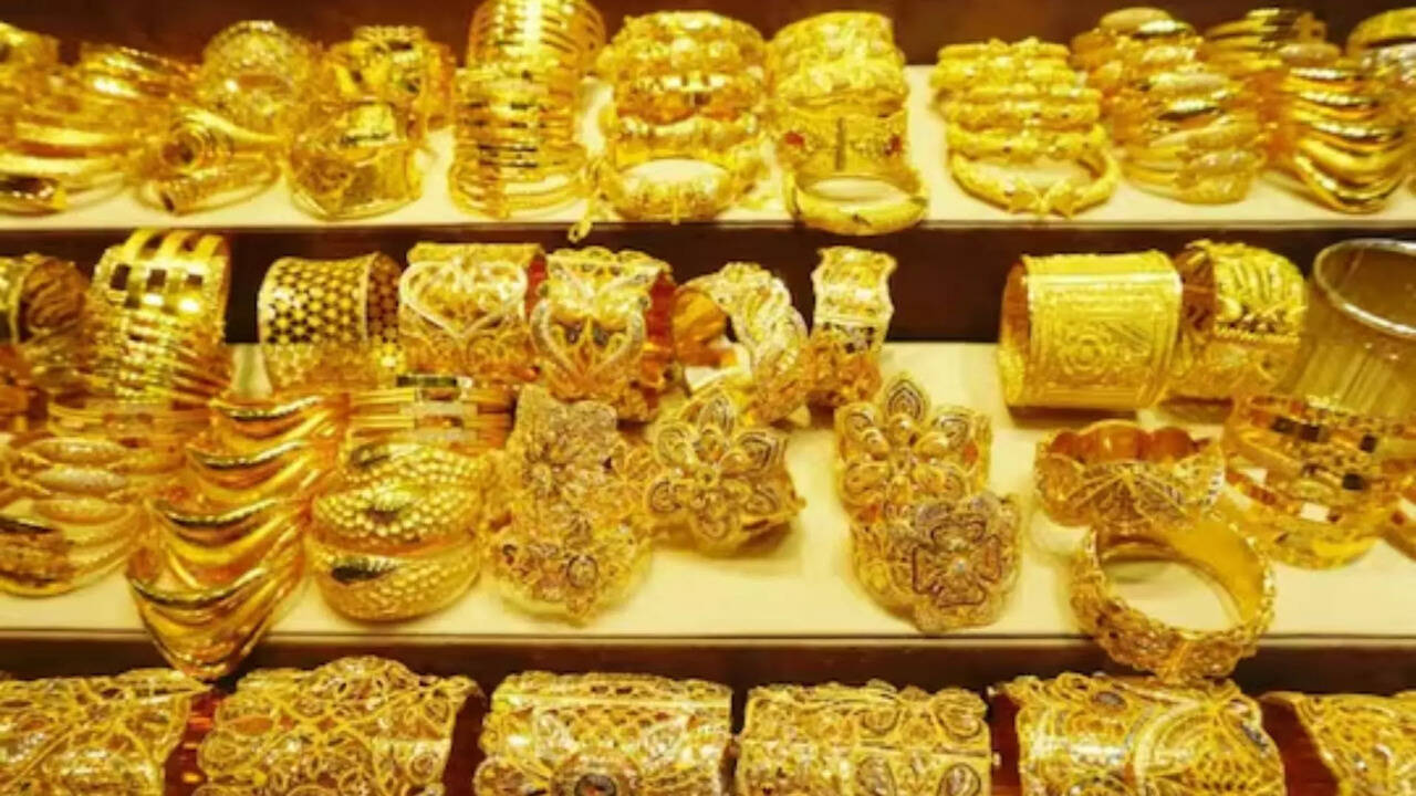  சற்றே ஆறுதல்.. தொடர் உயர்வுக்குப் பின் தங்கம் விலை குறைந்தது.. 