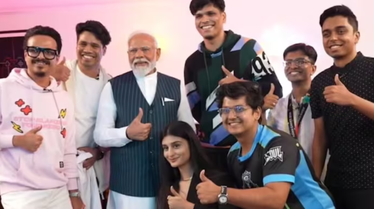 PM Modi posing with country's top most gamers