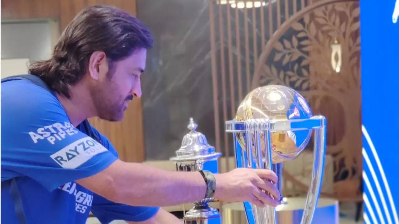 MS Dhoni Re-United With ICC World Cup Trophy At Wankhede Stadium Ahead Of MI vs CSK Clash | See VIRAL Pic