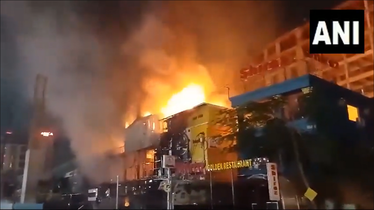 VIDEO: Massive Fire Breaks Out In Kolkata's New Town Chinar Park Restaurant