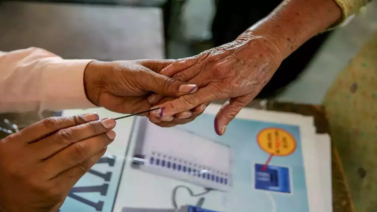 Voters from neighbouring Uttar Pradesh, Haryana and Rajasthan working in Delhi are also entitled to the paid holiday. (Representational Image)