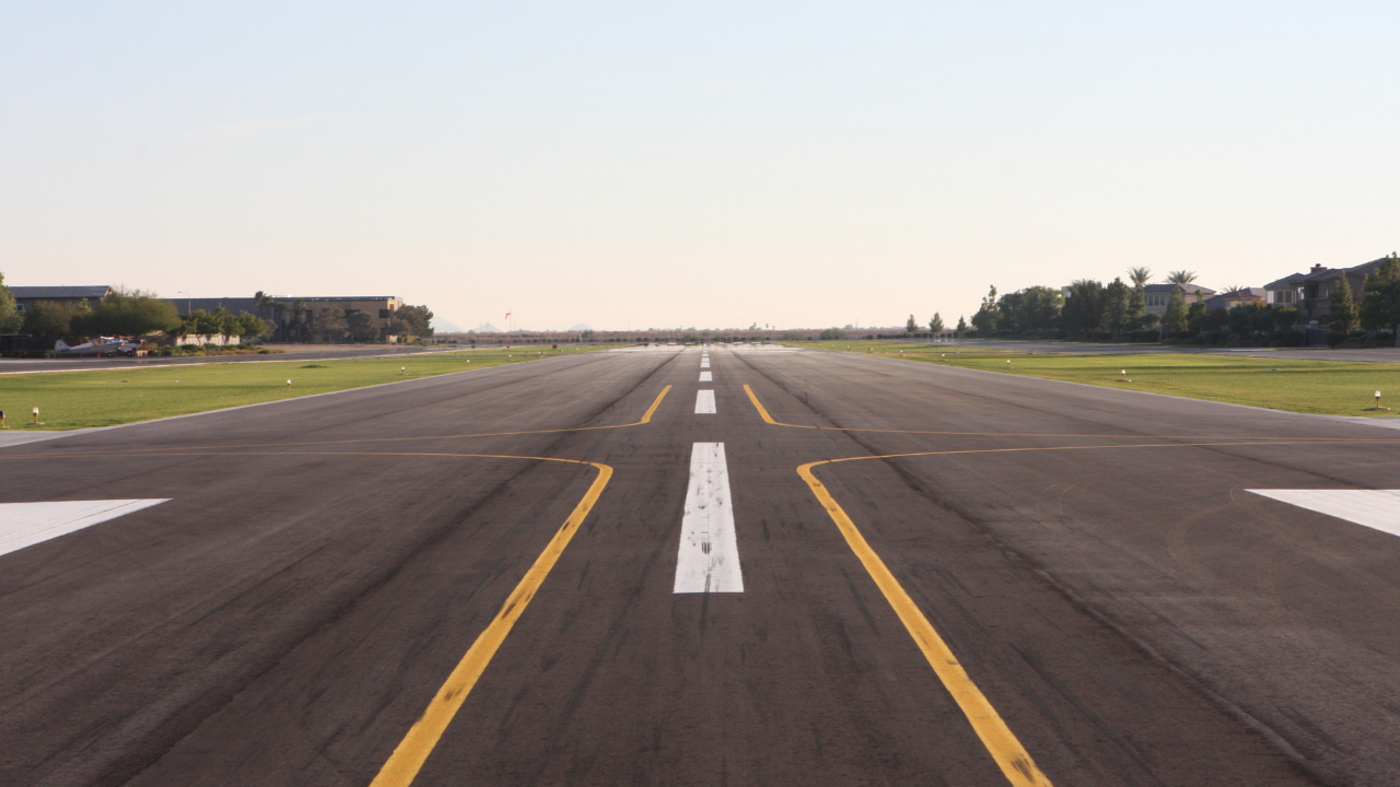 airport runway 