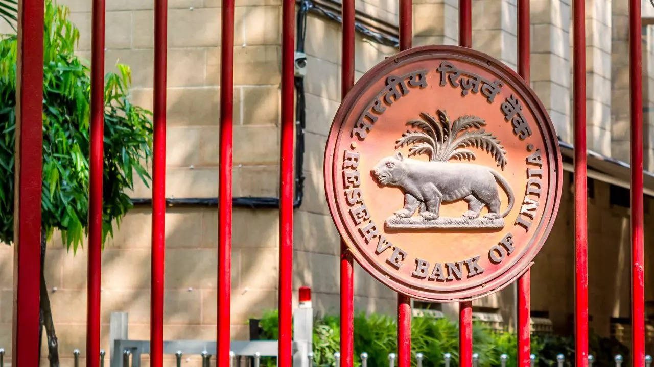 RBI Imposes Restrictions On Co-op Bank, Withdrawal Limit Capped at Rs 10,000 - Check Details