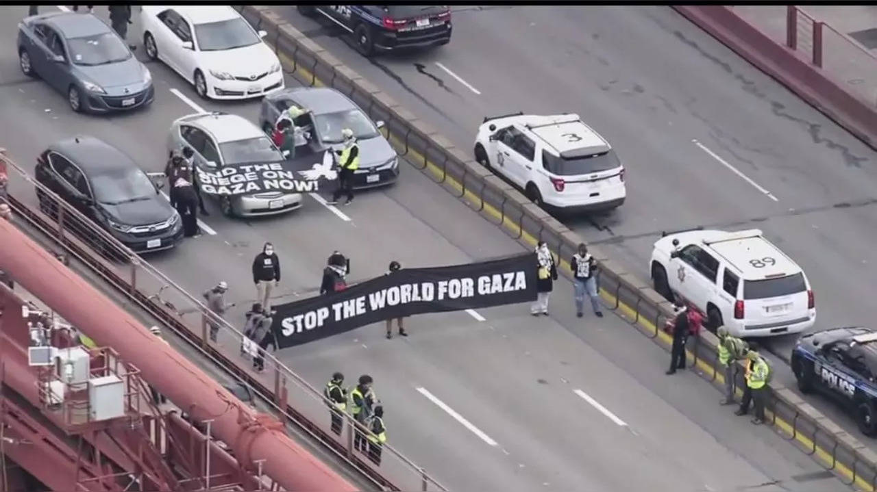 Pro-Palestinian Protest on the Golden Gate Bridge