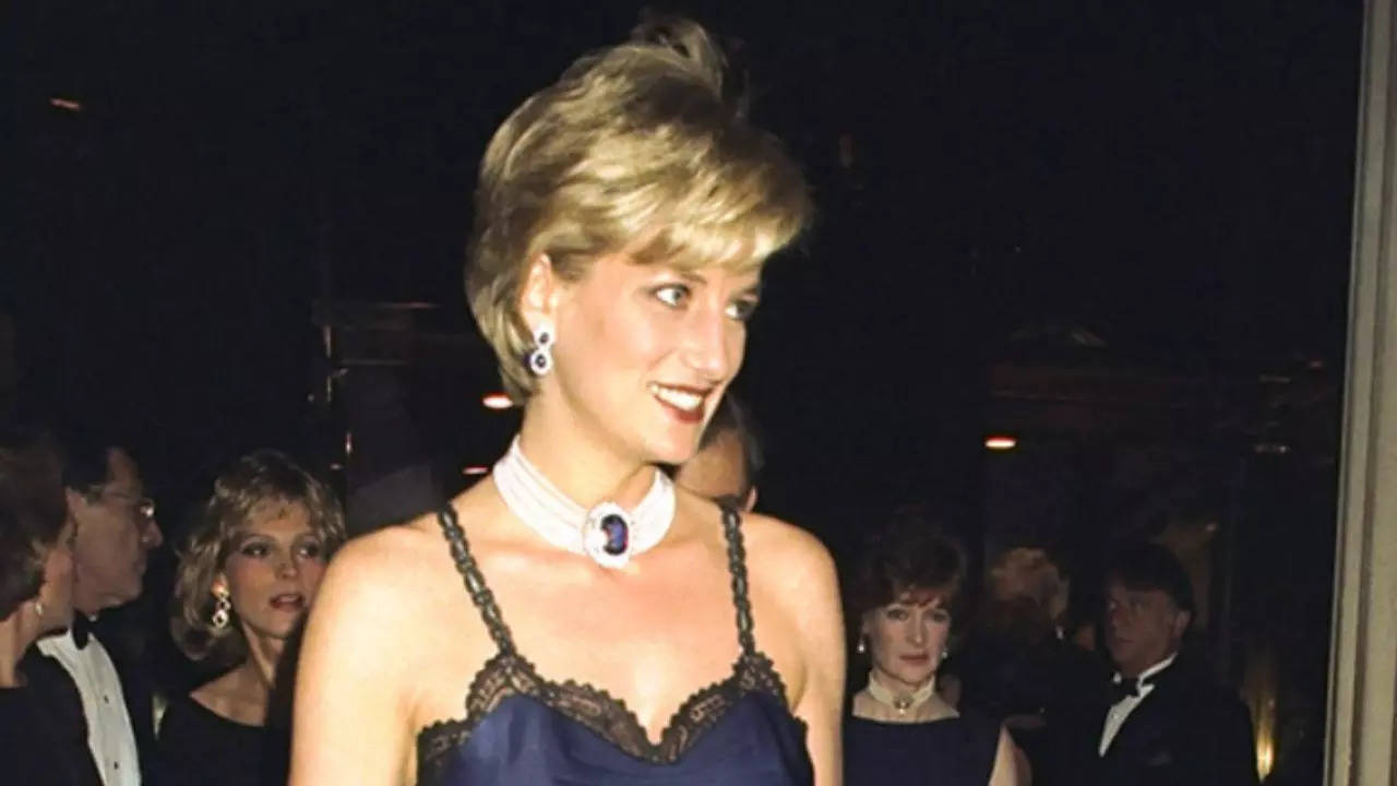 Iconic Items From Princess Diana's Wardrobe To Go Up For Auction ...