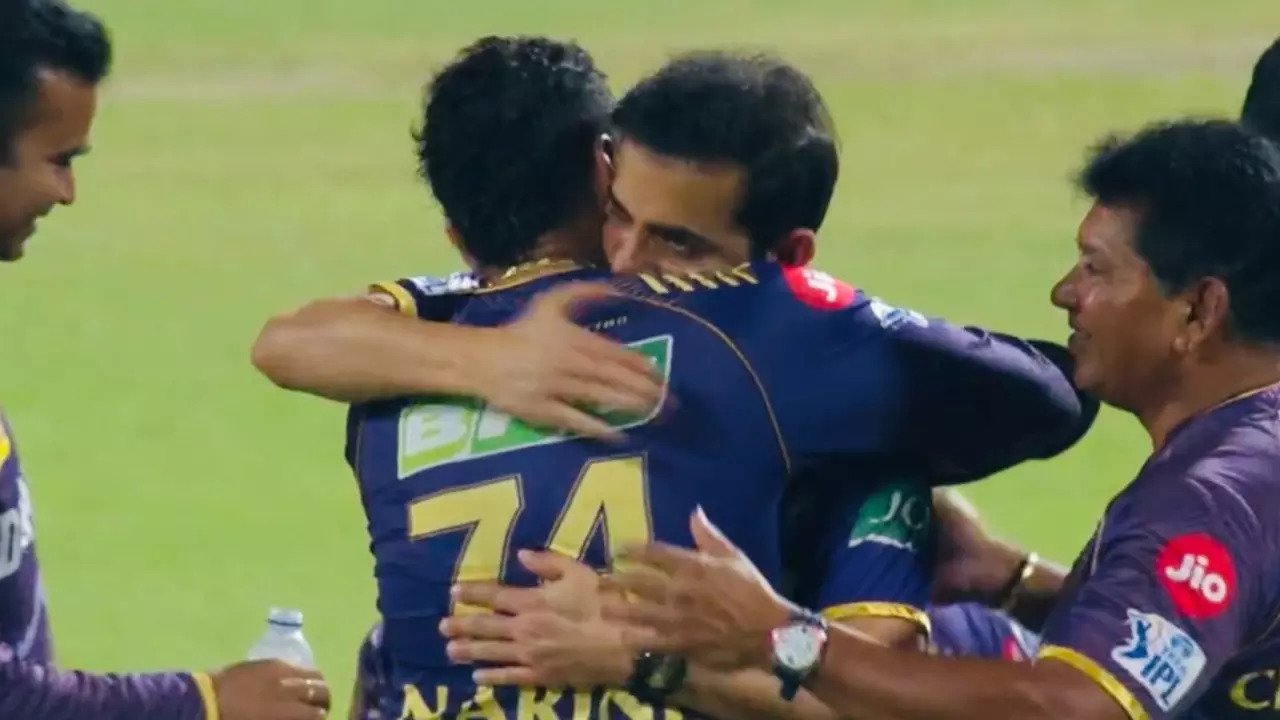 Gautam Gambhir Hugs Sunil Narine After Slamming Maiden Hundred During KKR vs RR Match - Pic Goes VIRAL