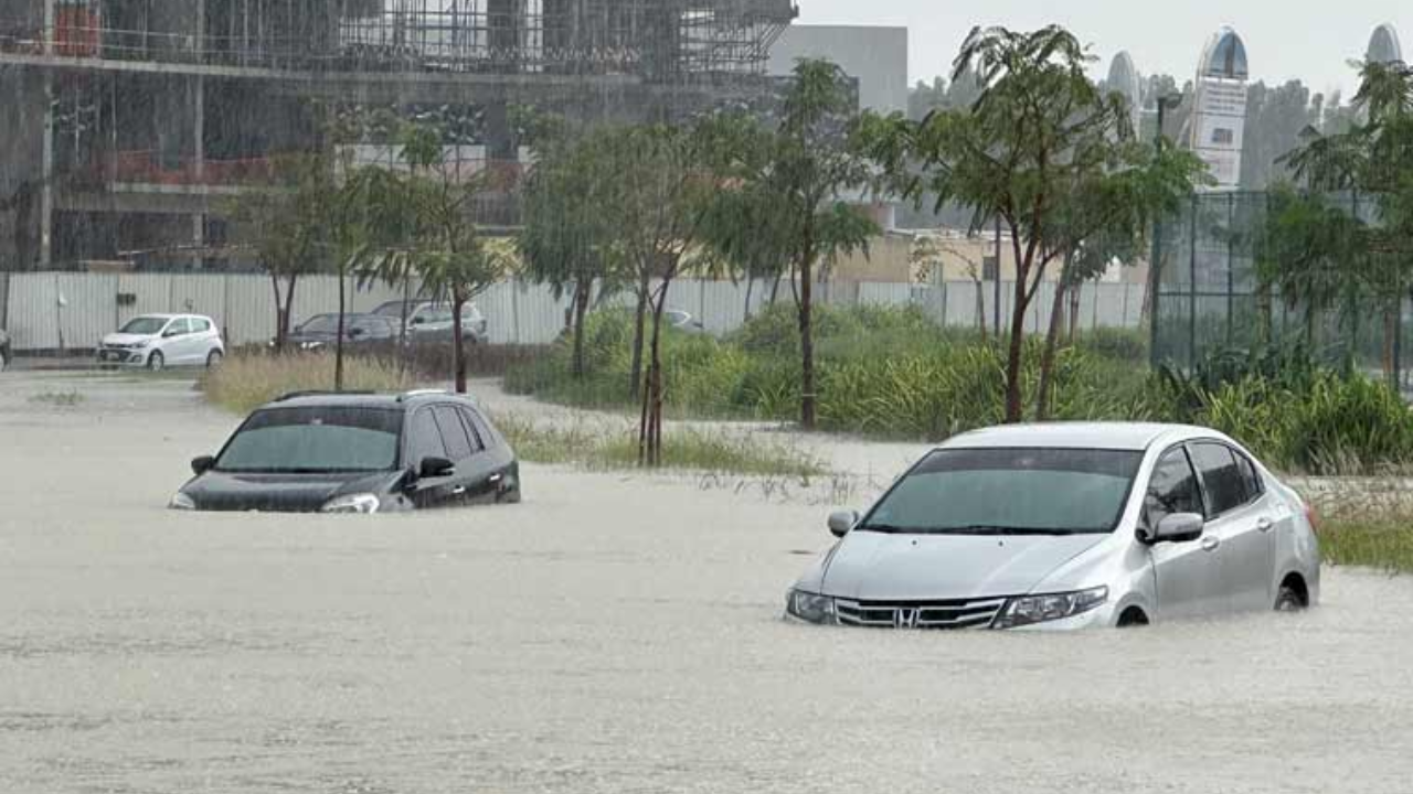 Dubai Rains LIVE: Flooded Airport, Water Sports in Rare Heavy Dubai Rain | Viral Videos