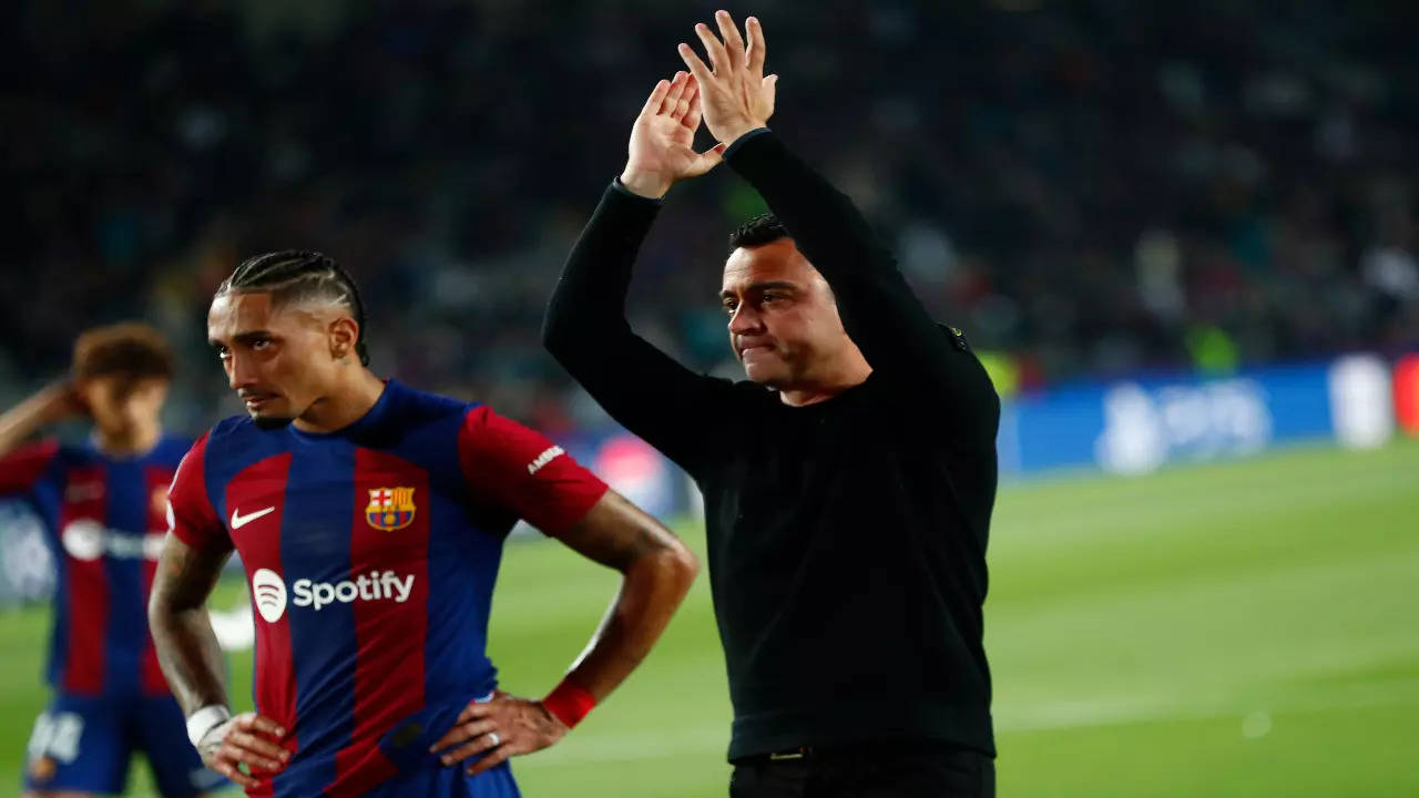 Xavi applauds Barcelona supporters after Champions League clash