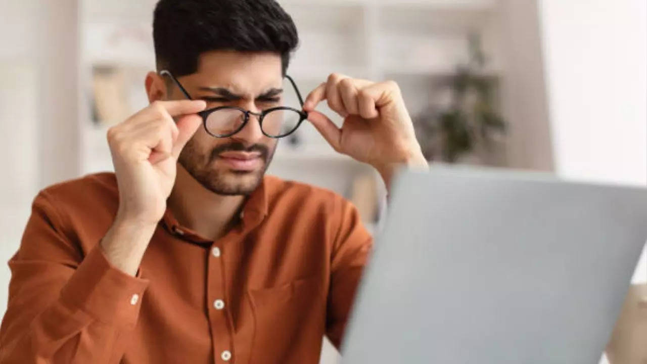 10 Signs Your Eyesight Is Getting Worse