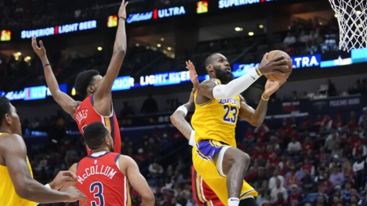 Lebron James during the Lakers win over the New Orleans Pelicans in the Play-In