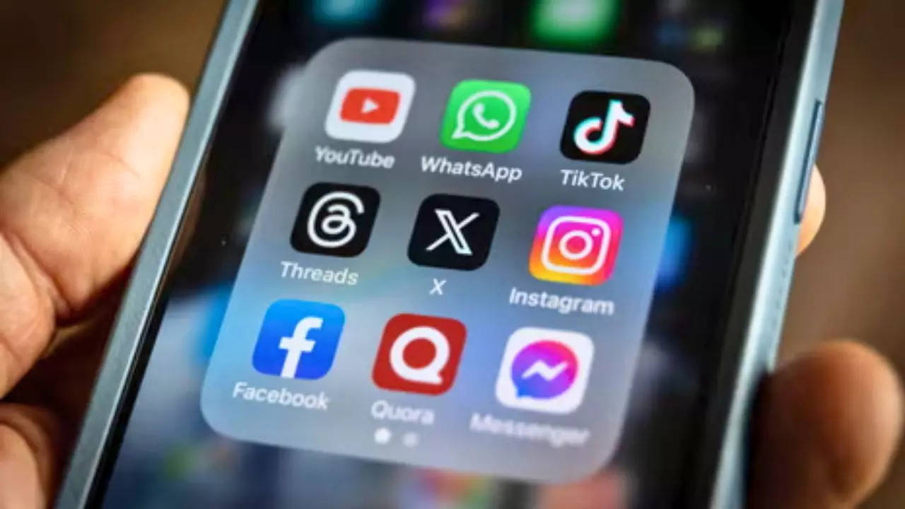 Apple Removes WhatsApp And Threads From App Store